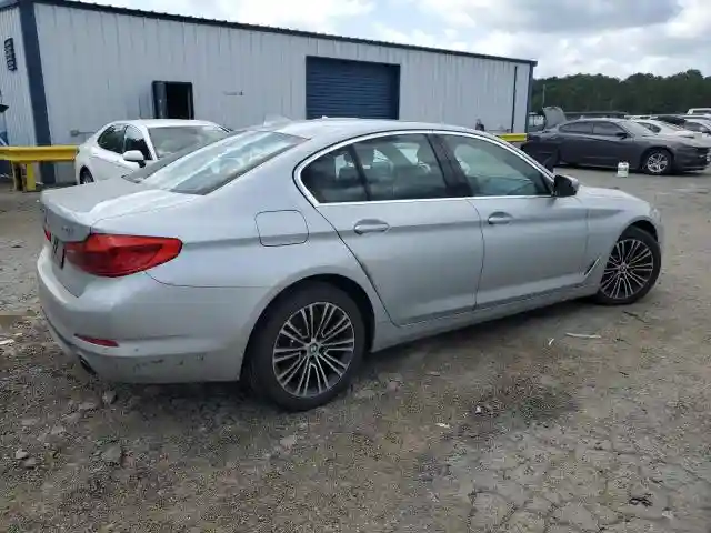 WBAJR3C09LWW63704 2020 BMW 5 SERIES-2