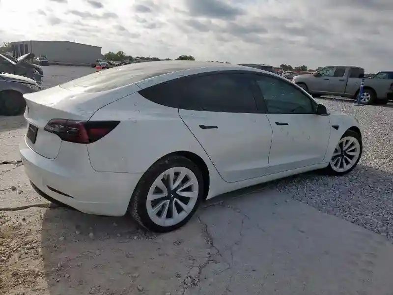 5YJ3E1EA1PF677494 2023 TESLA MODEL 3-2