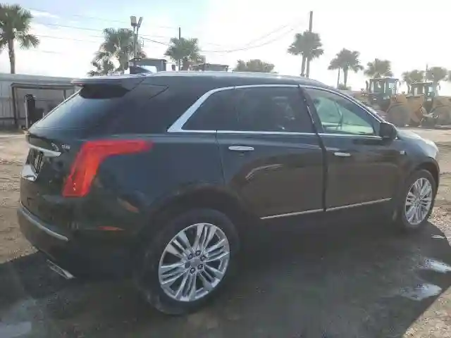 1GYKNCRS8HZ112031 2017 CADILLAC XT5-2