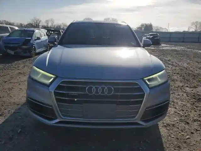 WA1BNAFY5J2057257 2018 AUDI Q5-4