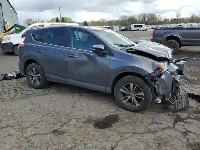 2T3RFREV2JW791353 2018 TOYOTA RAV4-3