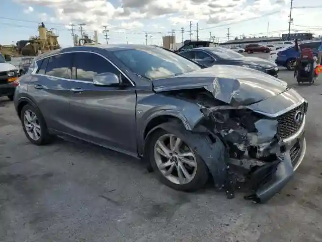 SJKCH5CP2HA032690 2017 INFINITI QX30-3