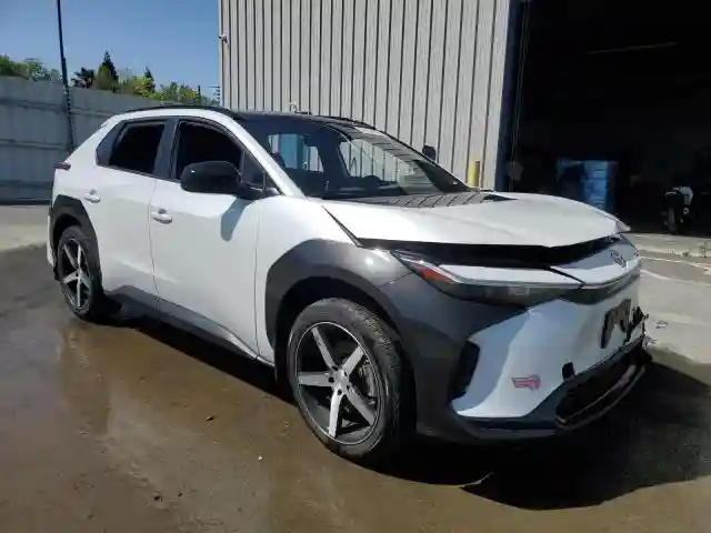 JTMAAAAA6PA027254 2023 TOYOTA BZ4X XLE-3