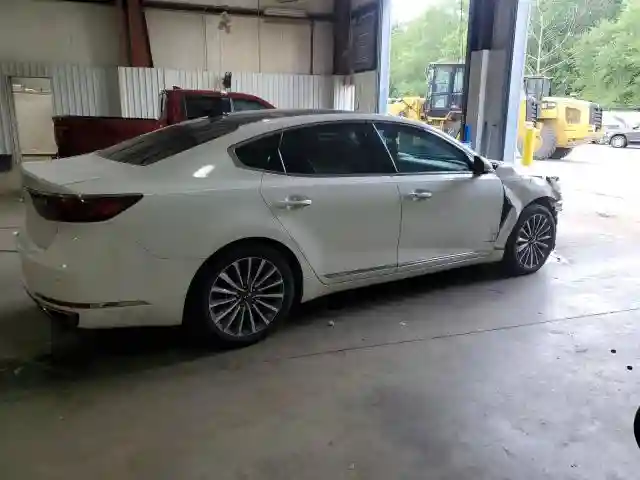 KNALC4J19J5124675 2018 KIA CADENZA-2