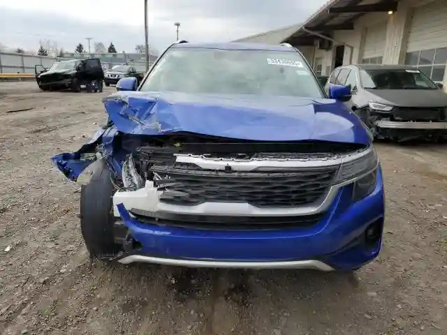 KNDERCAAXM7219257 2021 KIA SELTOS-4