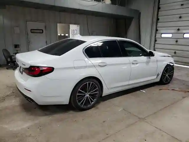 WBA13BJ04NWX53277 2022 BMW 5 SERIES-2