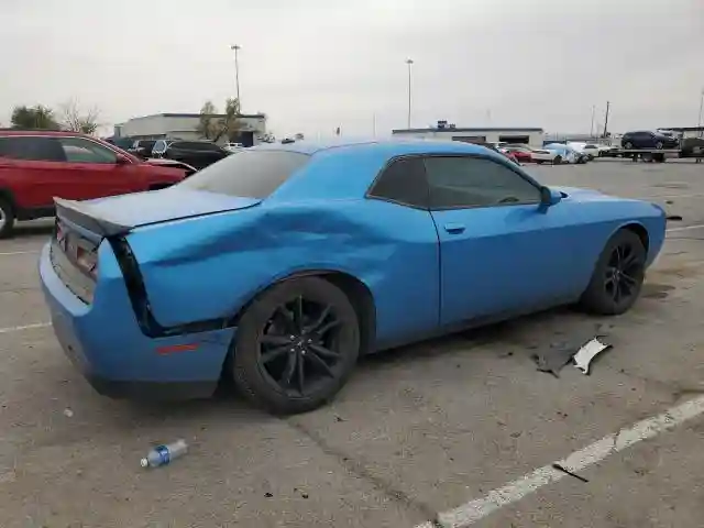 2C3CDZAG6JH332883 2018 DODGE CHALLENGER-2