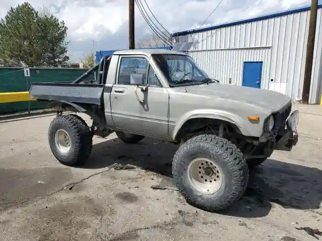 JT4RN38D1C0048967 1982 TOYOTA ALL OTHER-3