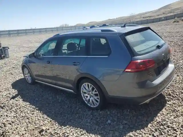 3VWH17AU9HM535070 2017 VOLKSWAGEN GOLF-1