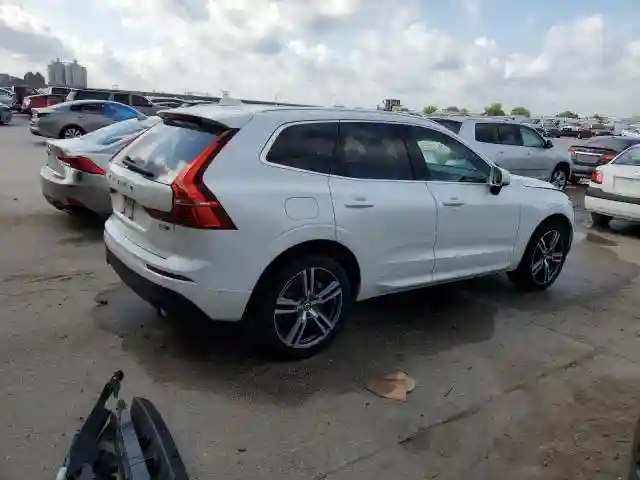 YV4A22RK7J1044617 2018 VOLVO XC60-2