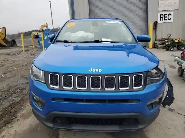 3C4NJDBB9JT342849 2018 JEEP COMPASS-4