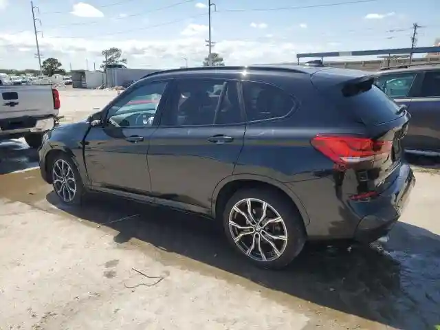 WBXJG7C04M5U03124 2021 BMW X1-1