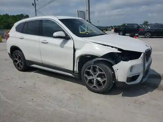 WBXHU7C30J3H42992 2018 BMW X1-3