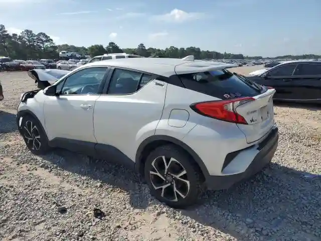 NMTKHMBX7JR049678 2018 TOYOTA C-HR-1