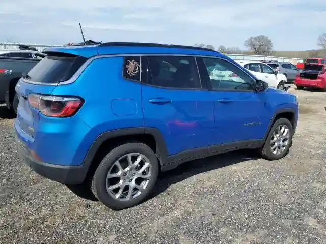 3C4NJDFB8NT177683 2022 JEEP COMPASS-2