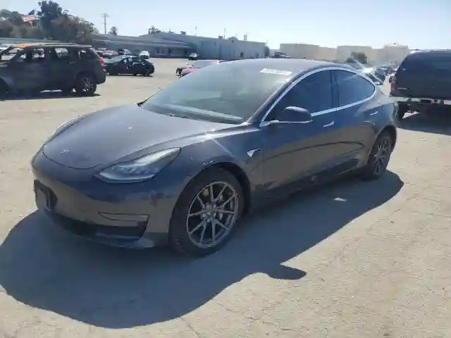 5YJ3E1EB8JF130500 2018 TESLA MODEL 3-0