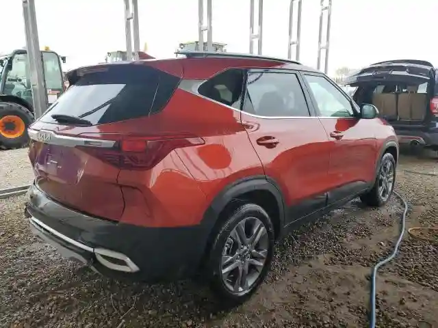 KNDEU2AA8P7433077 2023 KIA SELTOS-2