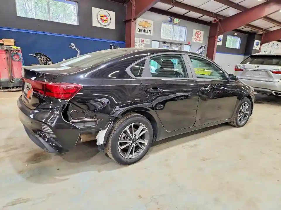3KPF24AD1PE538382 2023 KIA FORTE-2