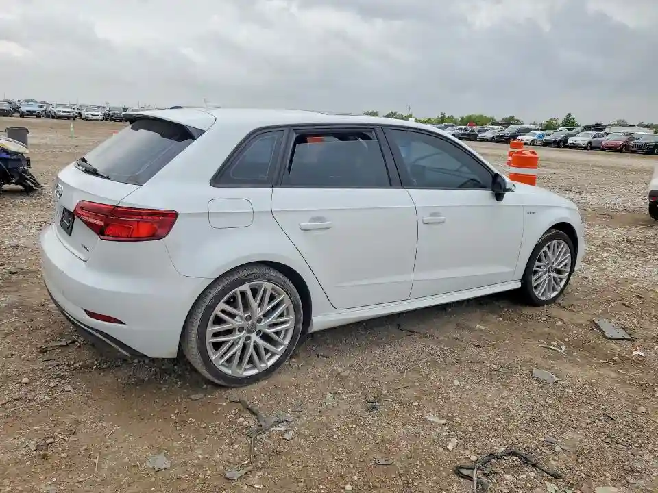 WAUUPBFF2JA154853 2018 AUDI A3-2