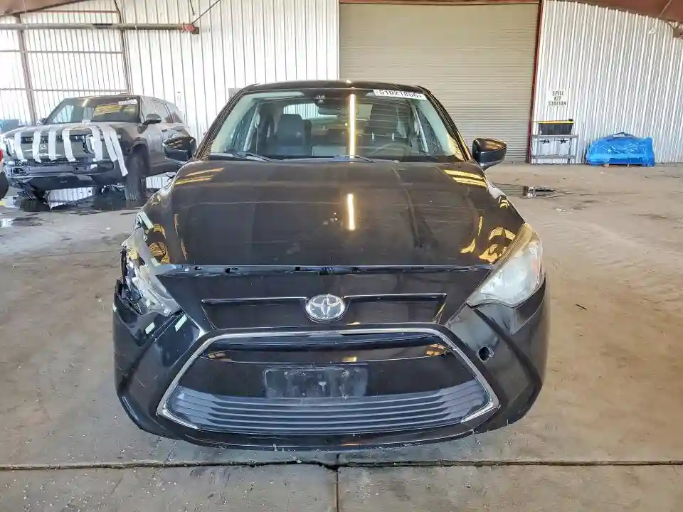 3MYDLBYV6HY181418 2017 TOYOTA YARIS-4