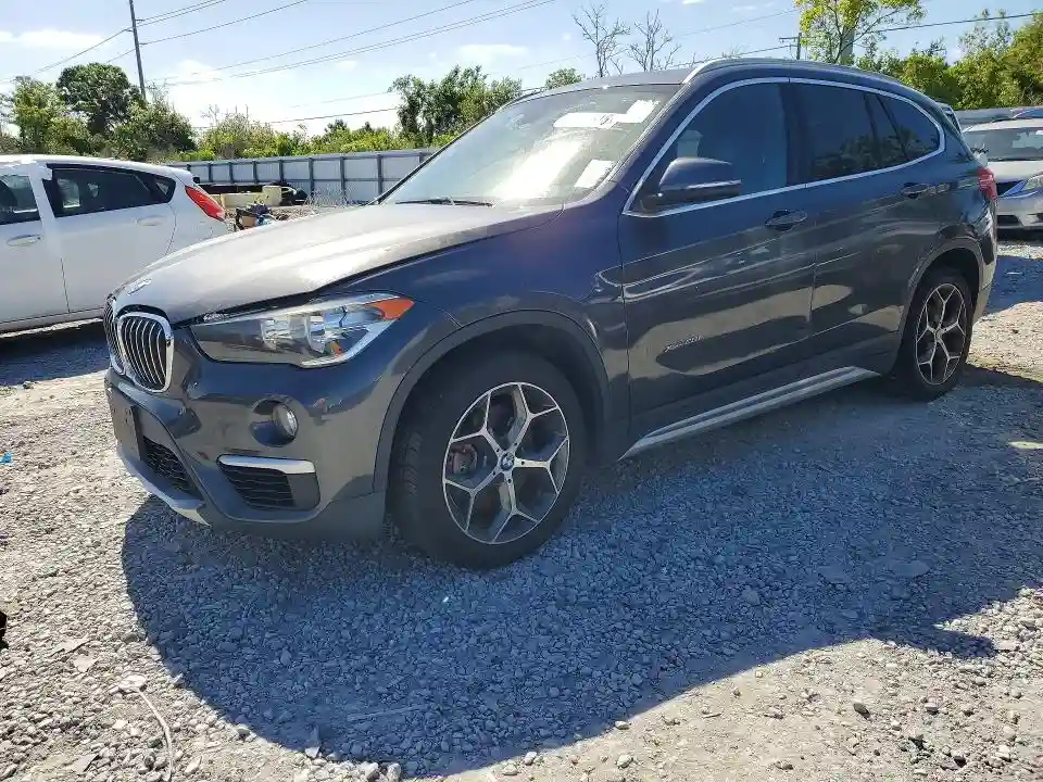 WBXHT3C3XJ5K23316 2018 BMW X1-0