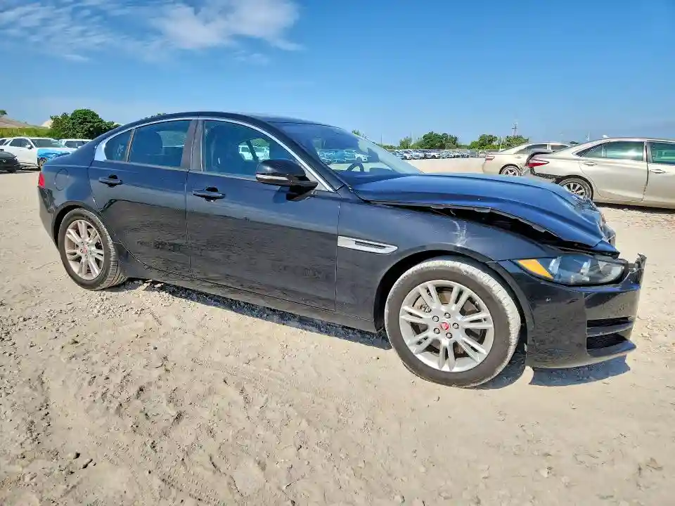 SAJAD4BG4HA975487 2017 JAGUAR XE-3