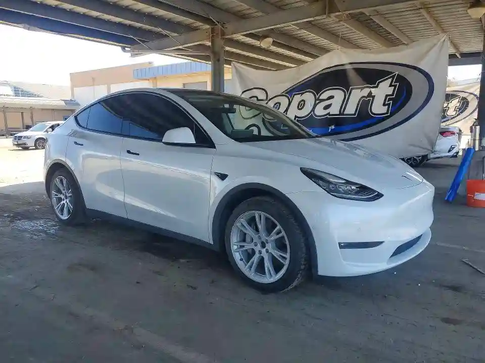 5YJYGAEE8MF252014 2021 TESLA MODEL Y-3