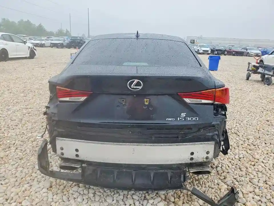 JTHC81D21J5032644 2018 LEXUS IS-5