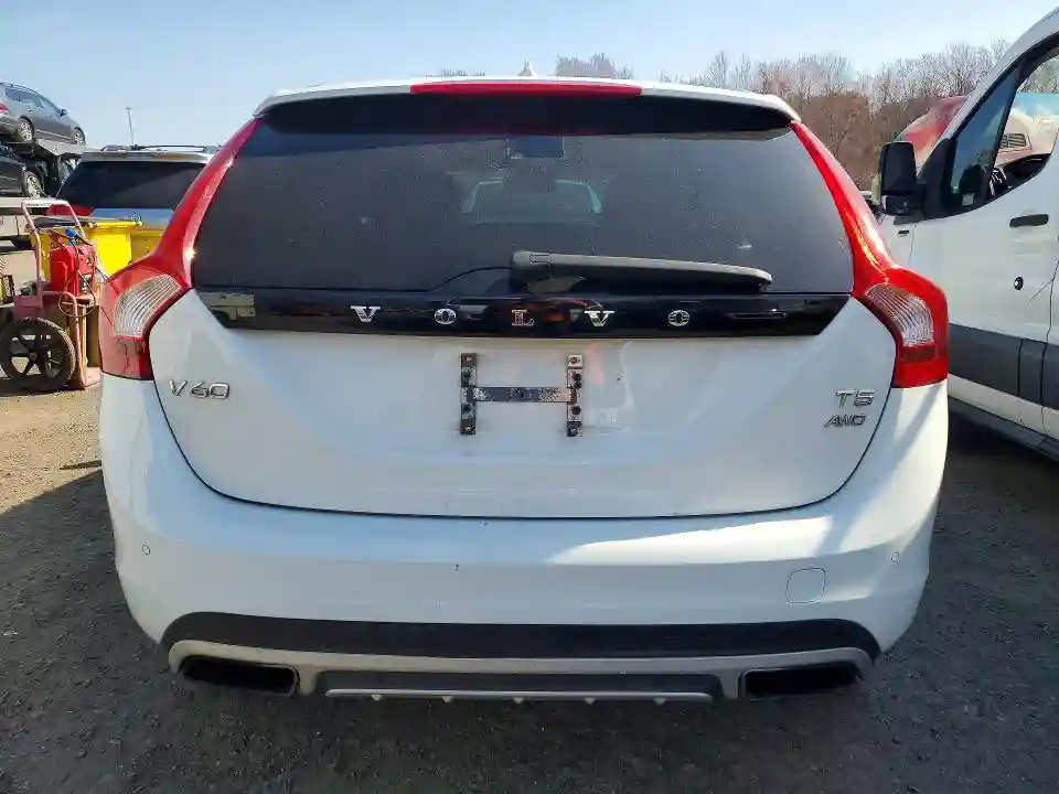 YV4612HK1F1000646 2015 VOLVO V60-5