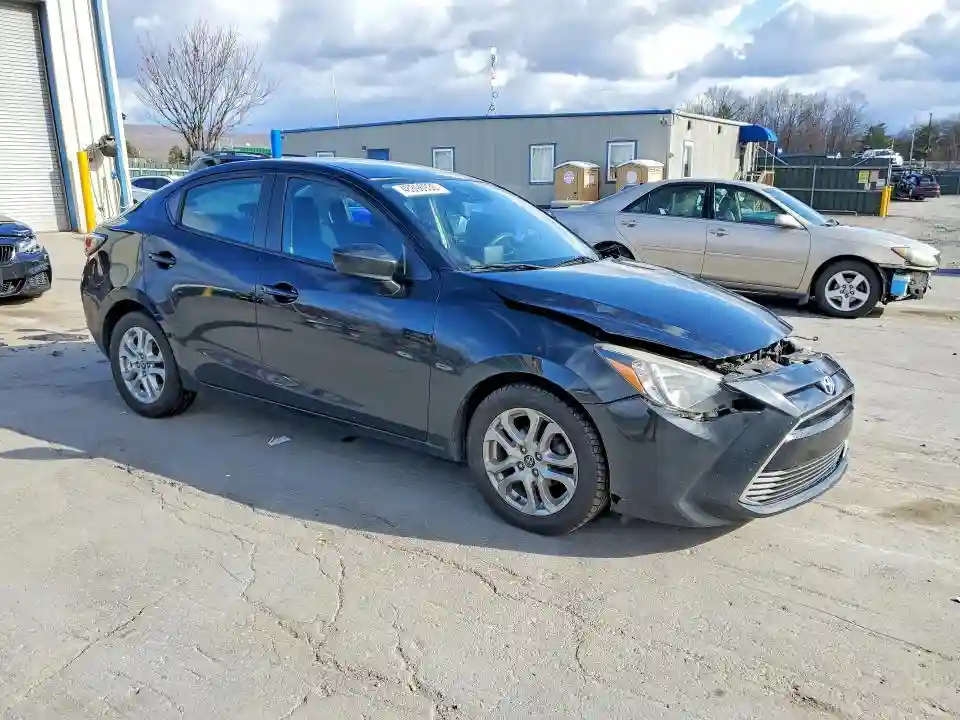 3MYDLBYV2JY324547 2018 TOYOTA YARIS-3