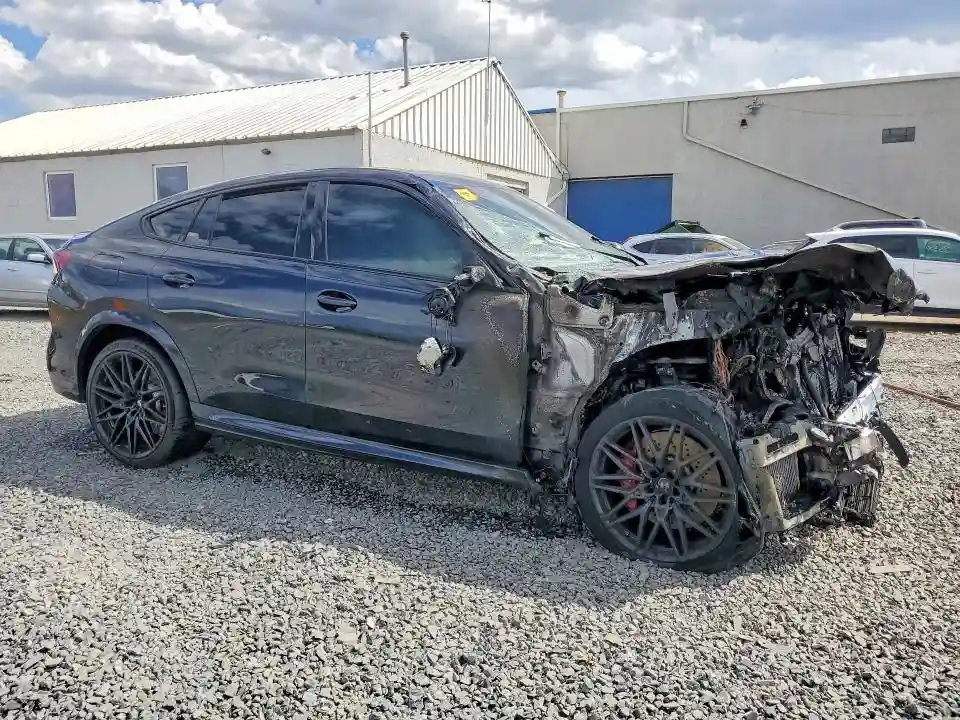 5YM23ET01S9X45631 2025 BMW X6-3