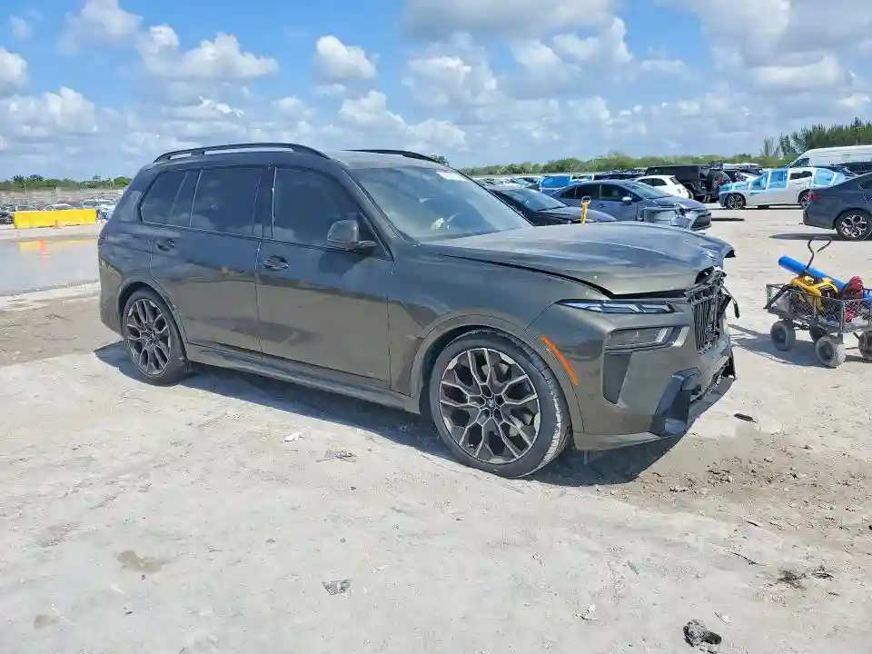 5UX23EM04S9Y67938 2025 BMW X7-3