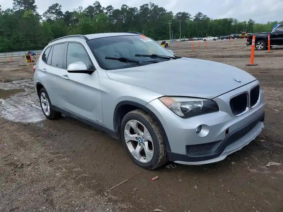 WBAVM1C58FV318366 2015 BMW X1-3