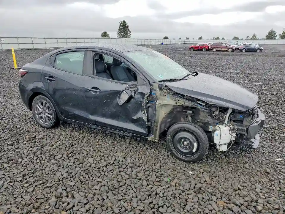 3MYDLBYV7KY503197 2019 TOYOTA YARIS-3