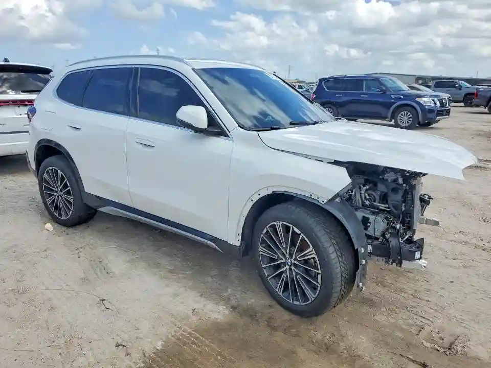 WBX73EF03S5066741 2025 BMW X1-3