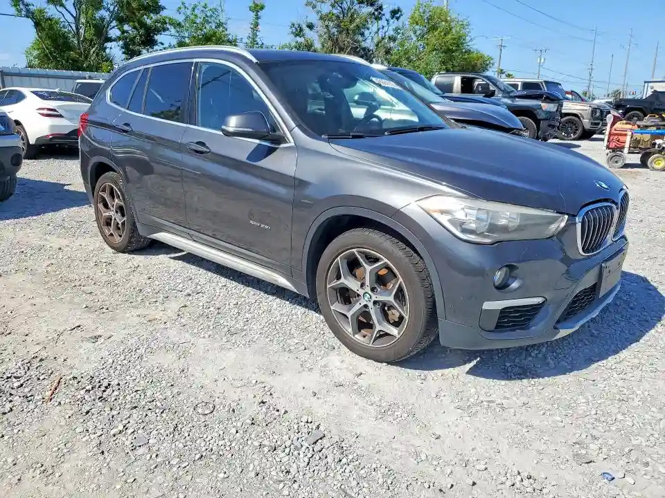 WBXHT3C3XJ5K23316 2018 BMW X1-3