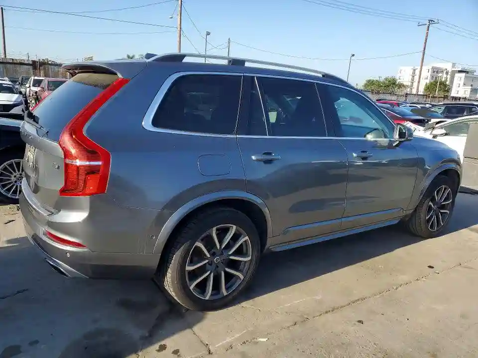 YV4A22PK8J1391165 2018 VOLVO XC90-2