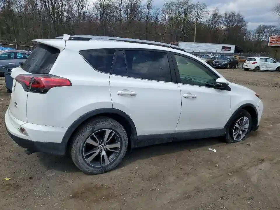 JTMRFREV2JJ748081 2018 TOYOTA RAV4-2