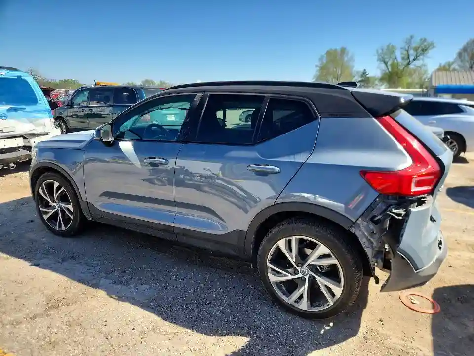 YV4162UM5L2183882 2020 VOLVO XC40-1
