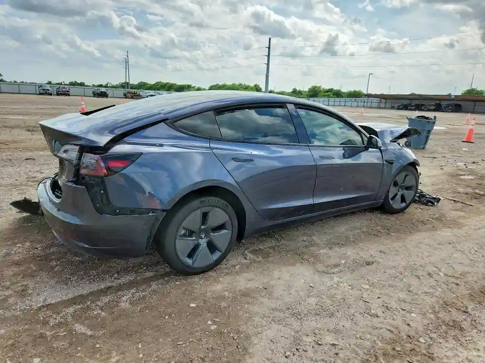 5YJ3E1EB2NF269656 2022 TESLA MODEL 3-2