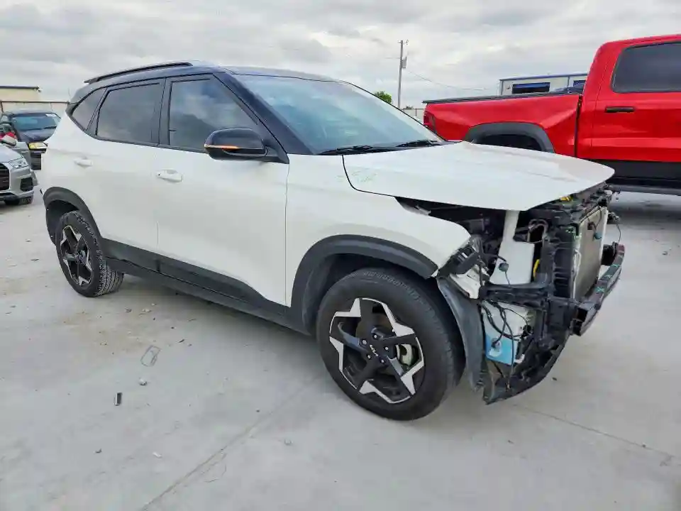 KNDEU2AA0S7676150 2025 KIA SELTOS-3