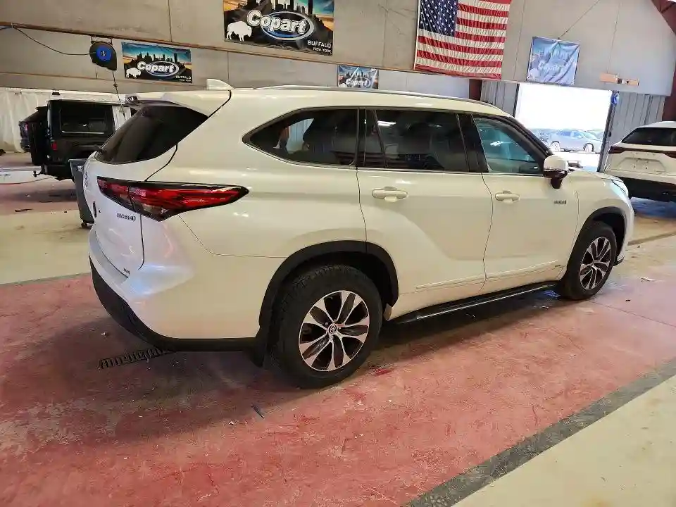 5TDHBRCH9MS530747 2021 TOYOTA HIGHLANDER-2