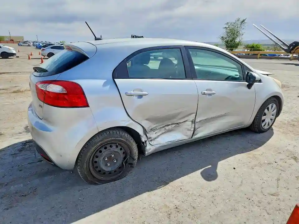 KNADM5A38F6518162 2015 KIA RIO-2