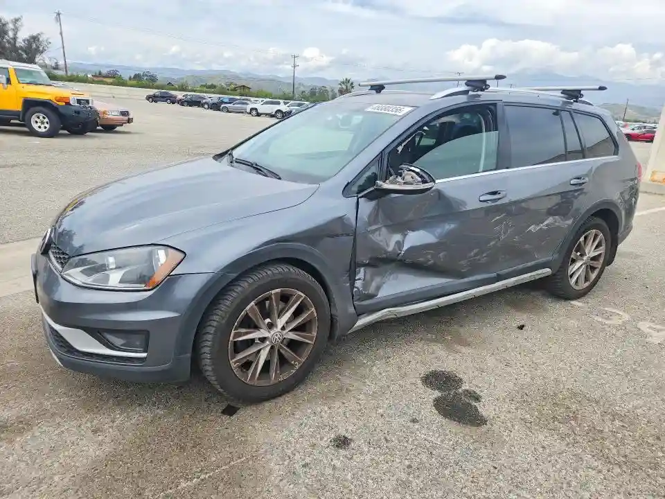 3VWM17AU0HM524215 2017 VOLKSWAGEN GOLF-0