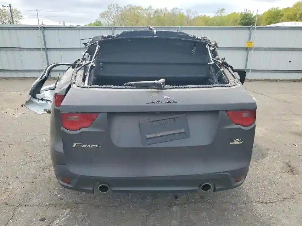 SADCJ2GX5JA237012 2018 JAGUAR F-PACE-5