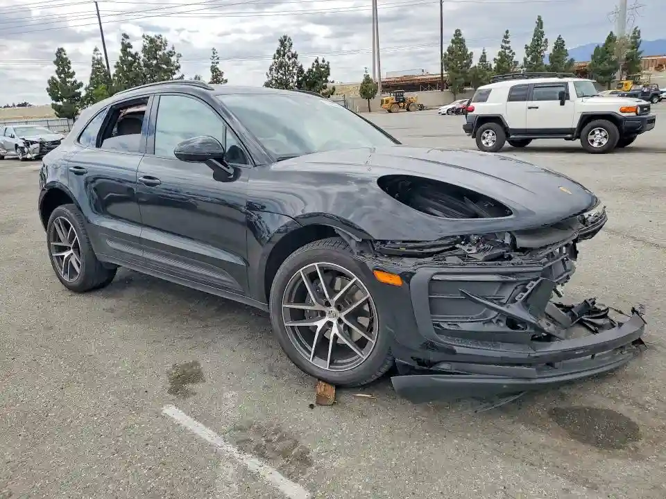 WP1AA2A55SLB13188 2025 PORSCHE MACAN-3