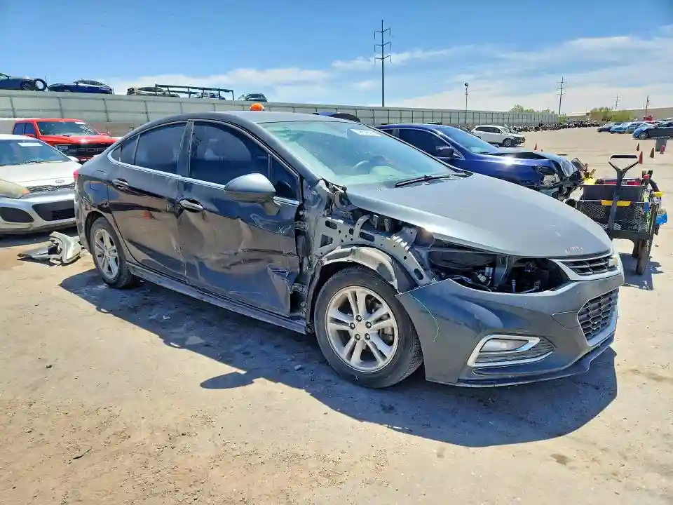 1G1BE5SM8J7121366 2018 CHEVROLET CRUZE-3