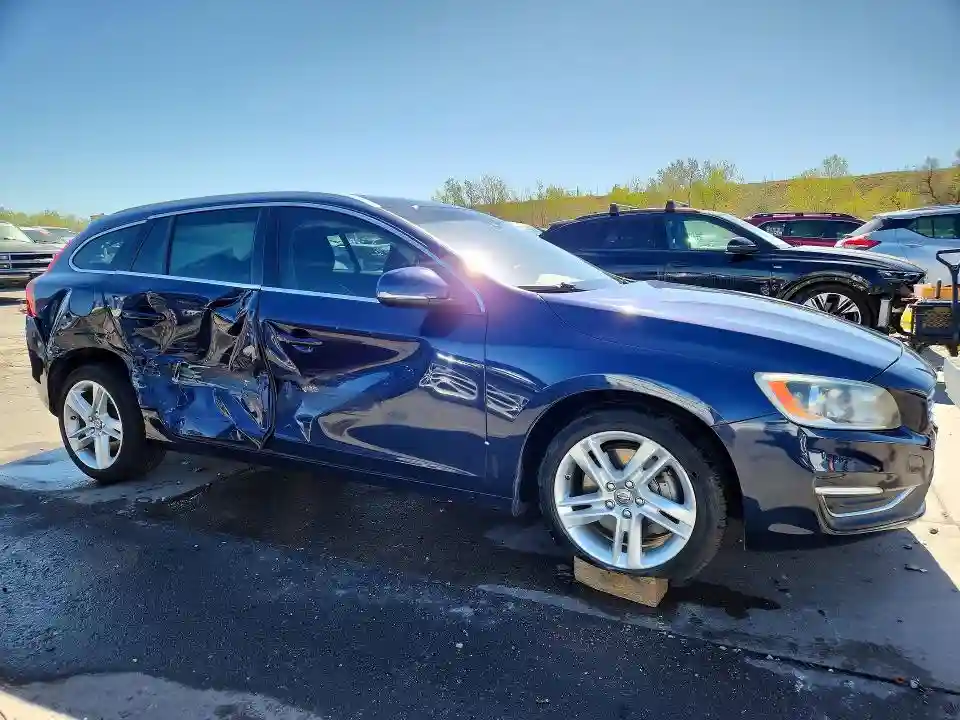 YV1612SK0F1228837 2015 VOLVO V60-3