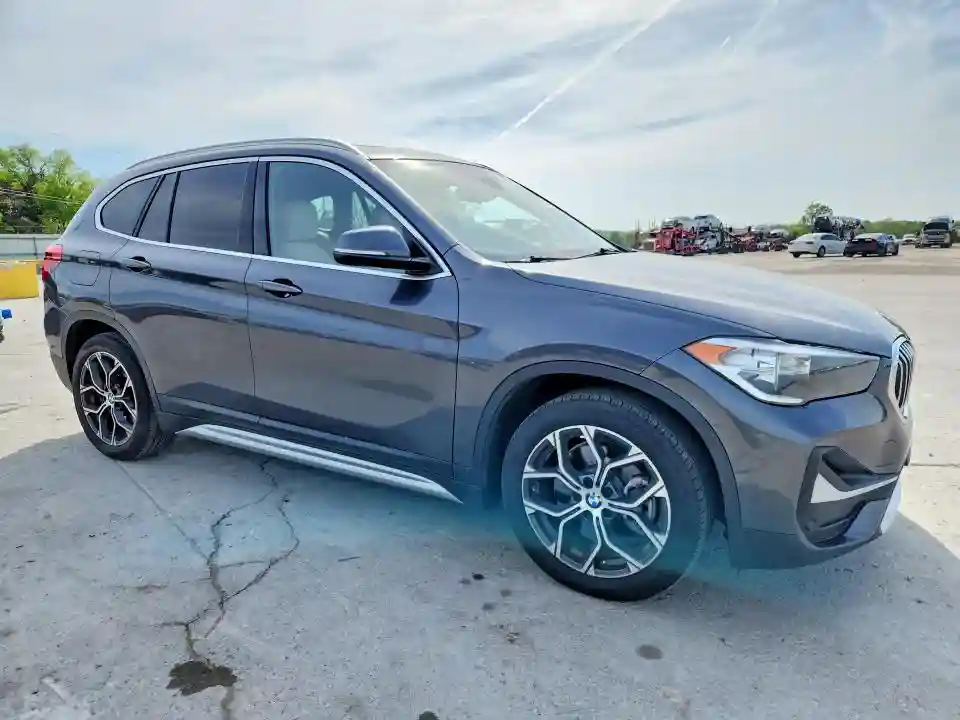 WBXJG9C02M5T03406 2021 BMW X1-3