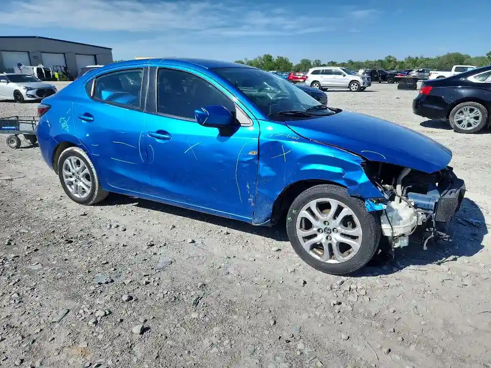 3MYDLBYV4JY331113 2018 TOYOTA YARIS-3